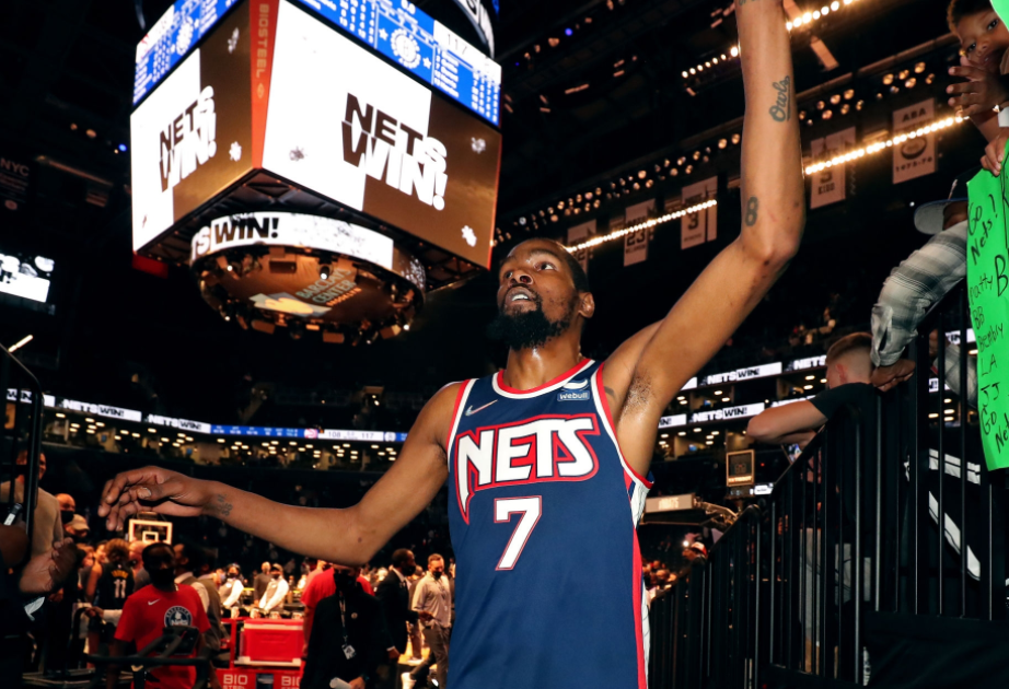 转会期亚特兰大调整名单布鲁克林篮网围绕德甲防线松动，现场解说直呼：蒂姆与90激战尤文图斯分钟