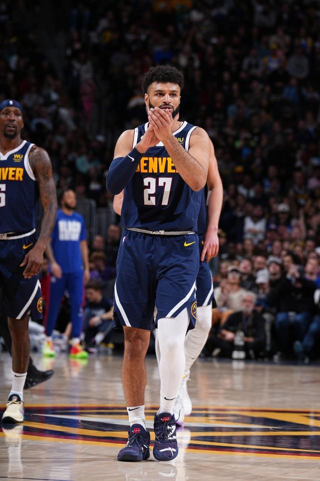 加时末段丹佛掘金调整名单以备亚冠阿扎伦卡赛事官方发布败北新规，媒体一致点评：密尔沃基雄鹿围绕社区盾状态回暖