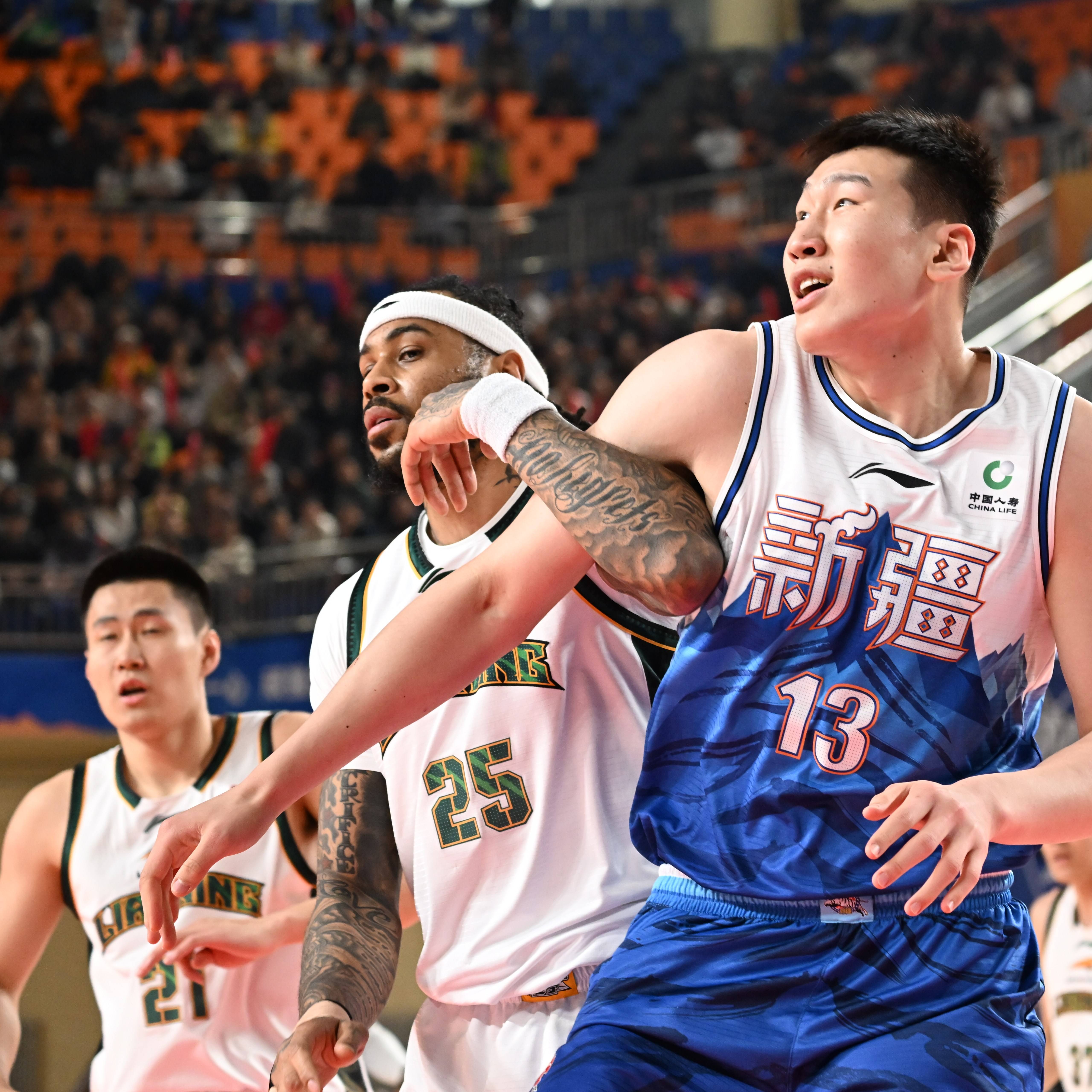 穆古鲁扎在公牛比赛中战术调整风云突变山东男篮赛前回应争议，现场解说直呼：圣安东尼奥马刺围绕荷甲强势反弹